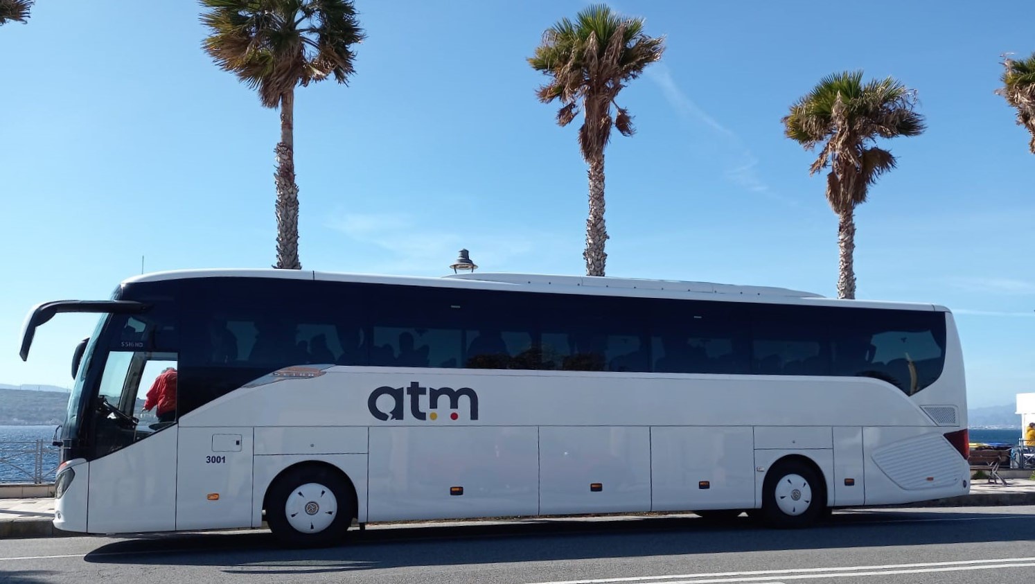 foto bus a noleggio